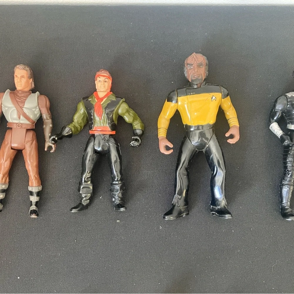 Random Action Figure Set - Picture 1 of 7